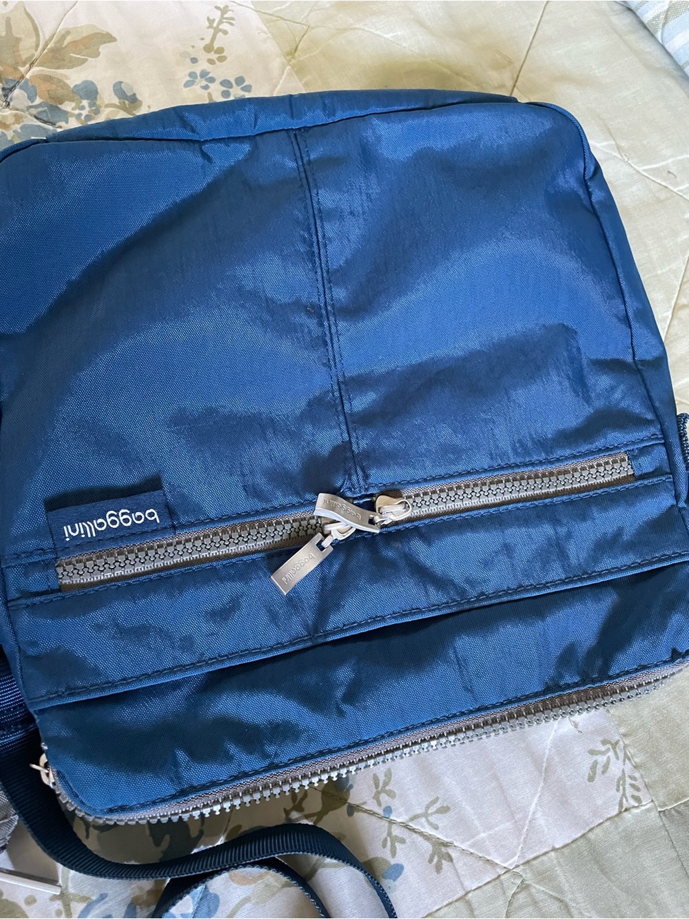 Baggallini bags/Crossbody bags - Picture 4 of 12